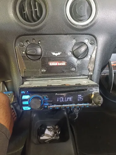 Rádio Pioneer Automotivo Completo - FM, USB, AUX e Iluminação LED
