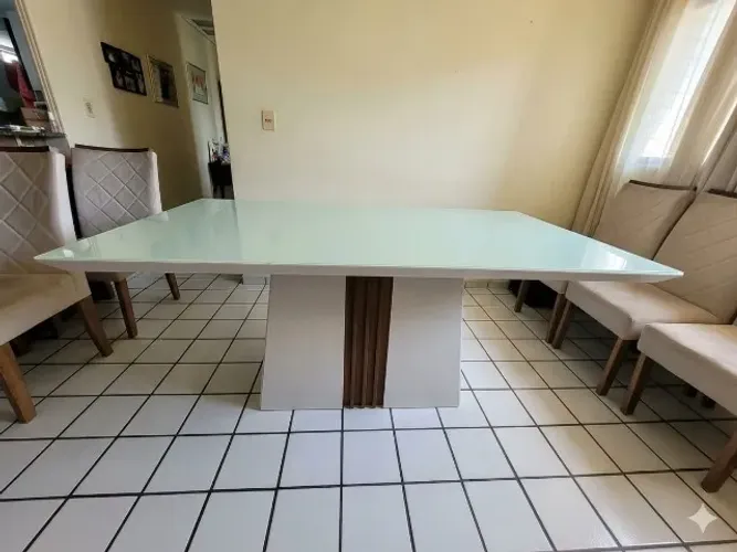 Mesa de Jantar com Tampo de Vidro + 6 Cadeiras (Necessitam Reforma)