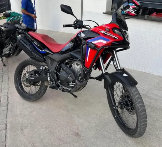 Moto Sahara 300 Ano 2025