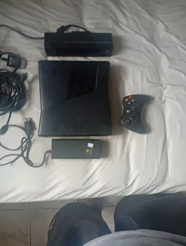 x box 360 kinect uma manete. $700