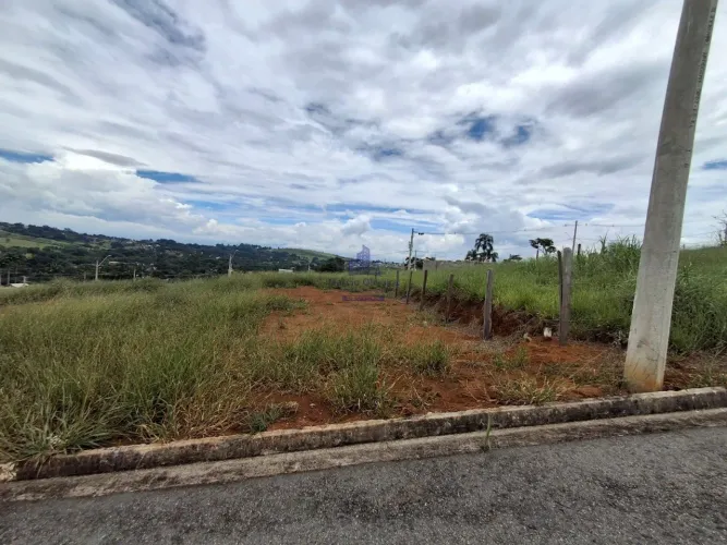 Terreno à venda em Taubaté-SP, bairro Registro! 250m² de área imperdível!