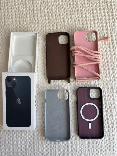 Caixa iPhone 13 128GB Preto (Meia-noite) + 4 Capas Protetoras