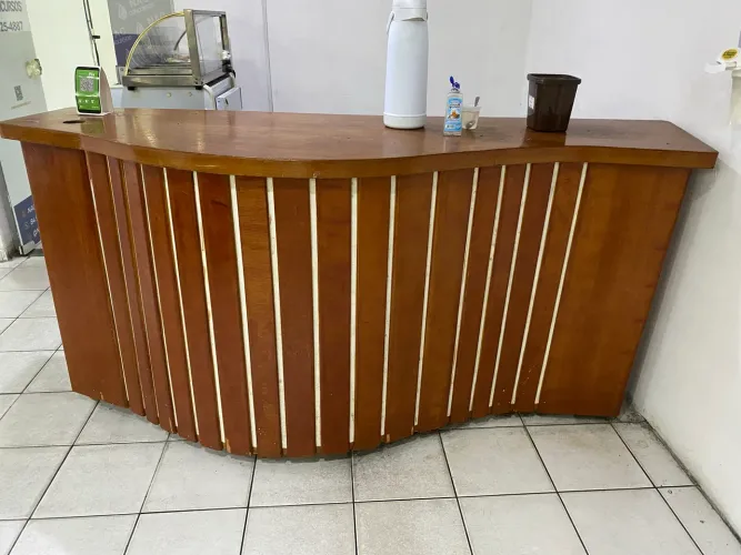 Balcão para comércio ou recepção feito em compensado 