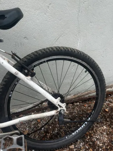 BICICLETA DE ALUMÍNIO E AMORTECEDOR ARO 29