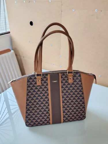Bolsa nova Renner Satinato, retirada nas piabas do jacintinho 