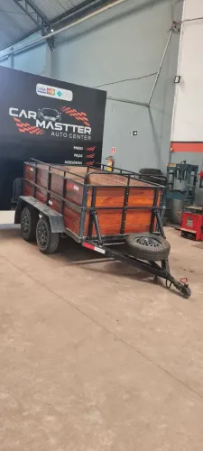 Carretinha 2 eixos super reforçada seminova 