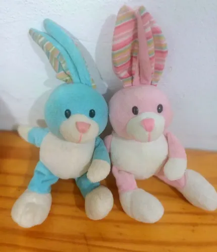 Ursinho de Pelúcia (Pequeno) - Coelhinhos Rosa e Azul