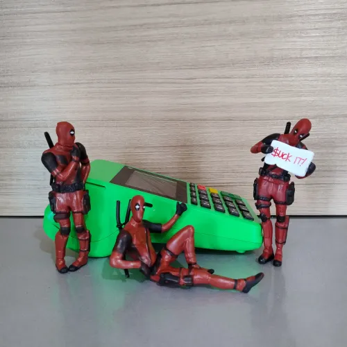 Bonecos miniaturas Deadpool - para decorações diferenciadas.