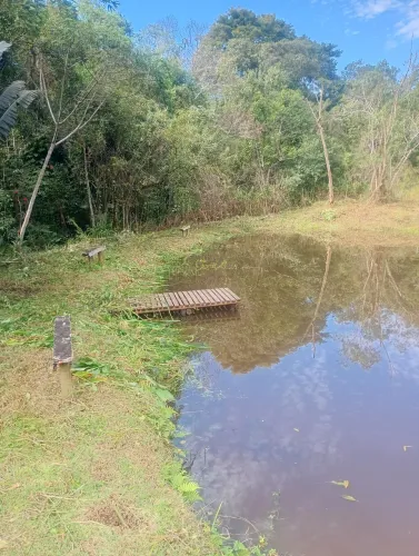 Área com 5000m2 e lago com Aprox. 800m2 sem casa