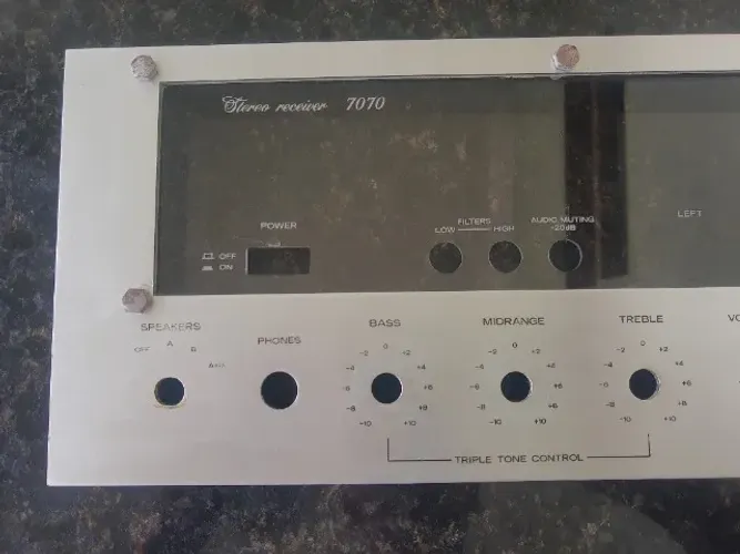 Painel frontal do receiver SANSUI 7070