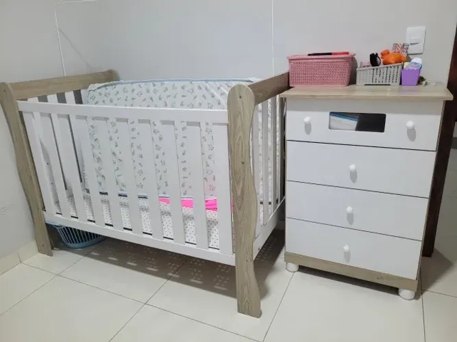 Berço e cômoda bebê