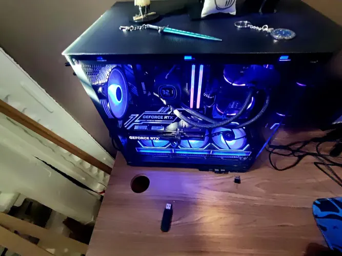 PC Gamer RTX 4070 + Ryzen 7 5700x