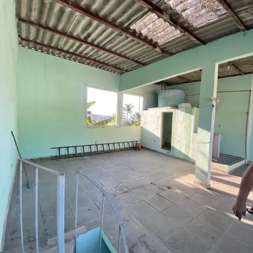Vendo casa com terraço em realengo