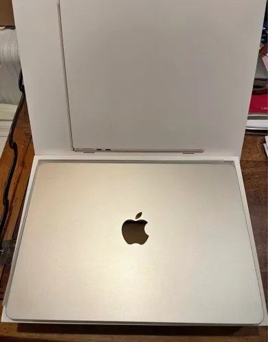 MacBook Air 13 inch | 256 SSD | 16GB|M4 