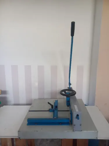 Guilhotina manual JVC 36 cm Profissional - ótimo estado.