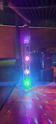 Som e jogo de luz, com o sem dj.
