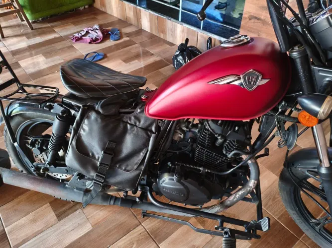 VENDO MOTO 150CC CUSTOMIZADA