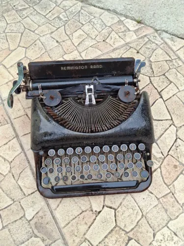 Máquina de escrever portátil
