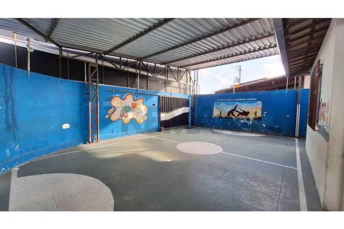 Ponto Comercial de escola - 360m2 - Porteira fechada - Prédio de Esquina - Aruana - Aracaj