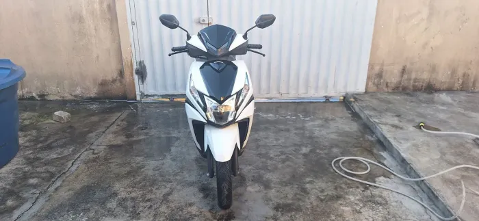 Moto Honda Elite 125cc muito nova.