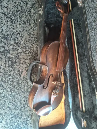 Vendo violino 4/4 ano 2021