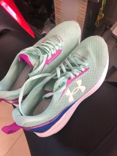 Tenis Under Armour Fem. usado 2x