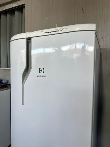 GELADEIRA ELECTROLUX SEMI NOVA 220V