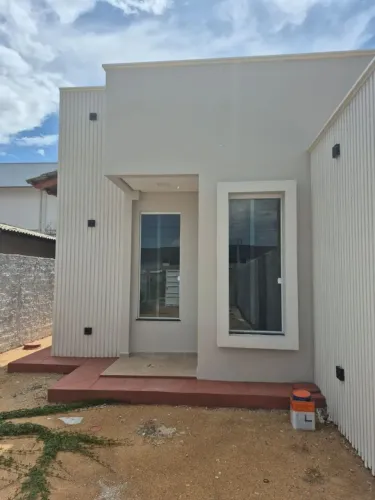 Vendo casa conjugada no centenário 