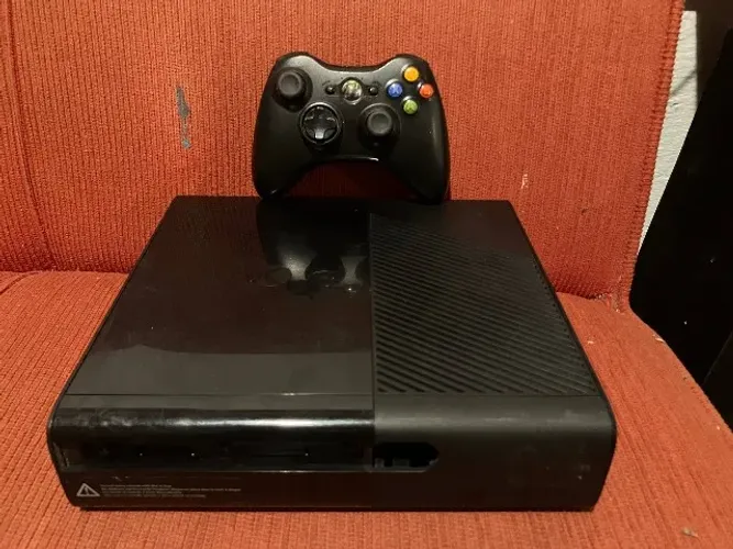 Xbox 360 + Controle Original LEIA