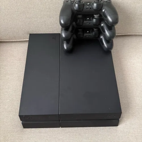 Vendo PlayStation 4 Fat incluindo 19 jogos