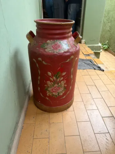 Latão de leite com pintura floral