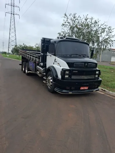 Vende se Caminhão Mercedes-Benz 2013