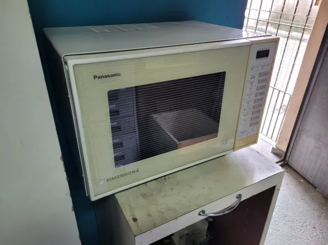 Forno micro-ondas Panasonic 34L 