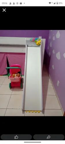 Cama com escorregador 