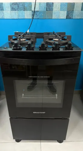 Fogão Brastemp 4 Bocas Preto com Mesa de Vidro e Grades Duplas de Ferro Fundido Novo