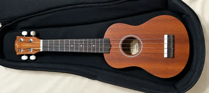 Ukulele Vogga + acessórios - Completo