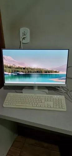 Monitor Philips 21,5 Full HD VA 75Hz + Teclado LG KB25