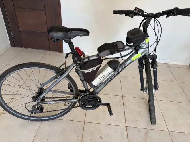 Bicicleta elétrica com marcha aro 29 