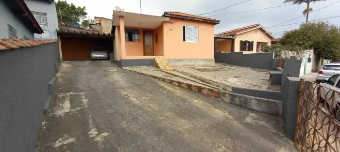 Casa em Rua Idomineu Antunes Caldeira - Vila Santo Antônio do Portão - Cotia/SP