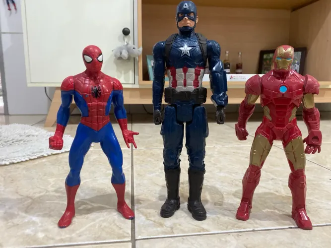 Bonecos Marvel - Capitão America, Homem de Ferro e Homem Aranha 