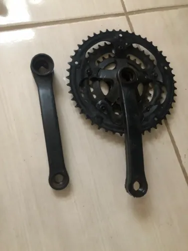 Vende se! Coroa com 3 coroa