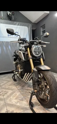 Moto em perfeito estado, sem detalhes