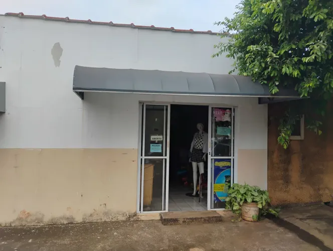 Alugo um ponto comercial