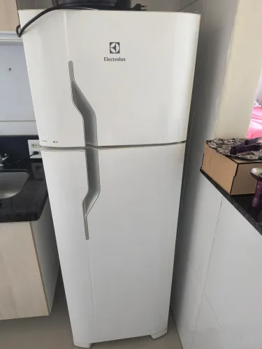 Geladeira Electrolux DC35A 260L (MOTOR QUEIMADO)