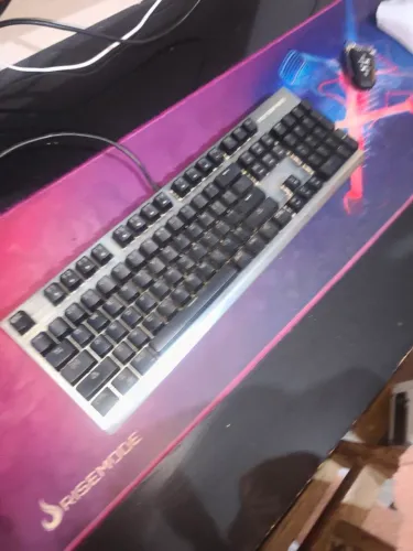 TECLADO MECÂNICO MOTOSPEED RGB - SWITCH RED
