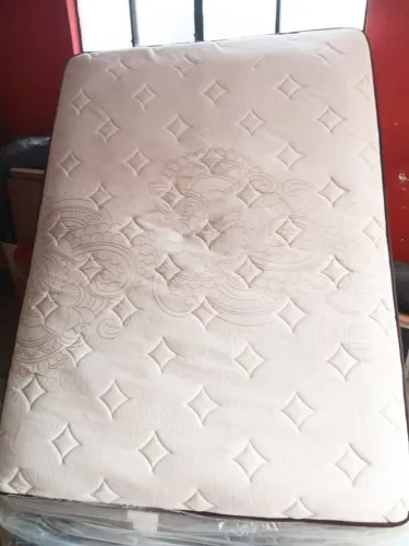 Vendo colchão casal para cama box