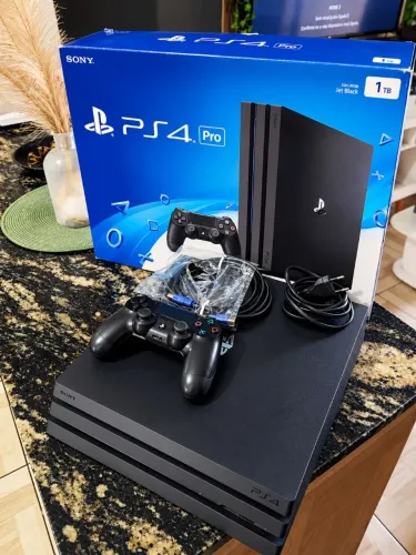 PlayStation 4 pro 500 GB na caixa