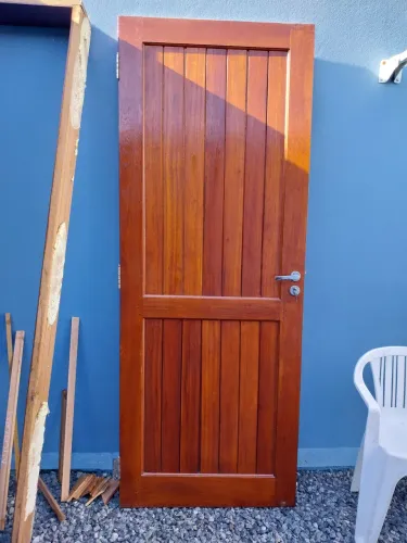 Vendo porta con caixilho e vistas de angelim