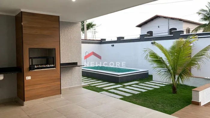 Casa em Rua Pietro Bertolini - Jardim Mar e Sol - Peruíbe/SP