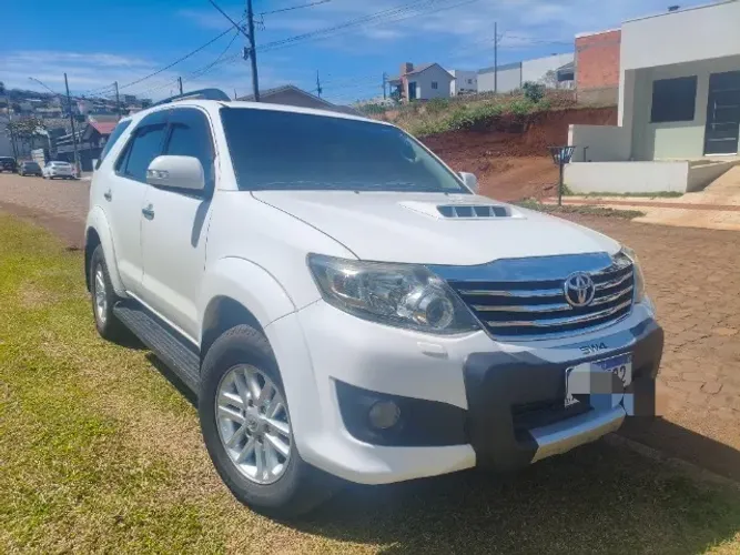 Toyota Hilux SW4 SRV D4-d 4X4 3.0 TDI Dies. AUT 2015